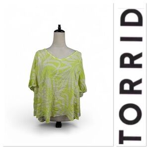 🆕 Torrid lime green print top with tie back size 2-2X/18-20